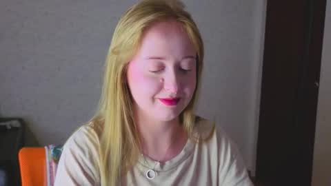 Snapshot of _sofiy_milashka chatting on November 28, 2025, 8:00 pm Sofiy online show from November 28, 2025, 8:00 pm