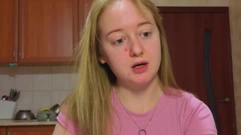 Snapshot of _sofiy_milashka chatting on December 1, 2025, 6:51 am Sofiy online show from December 1, 2025, 6:51 am