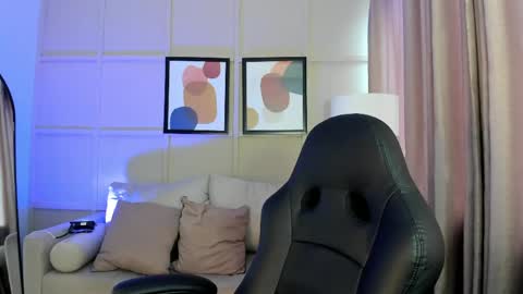 Sophie  online show from June 2, 2026, 8:33 pm
