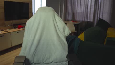 OLIVERpvt is open online show from March 4, 2025, 12:01 pm