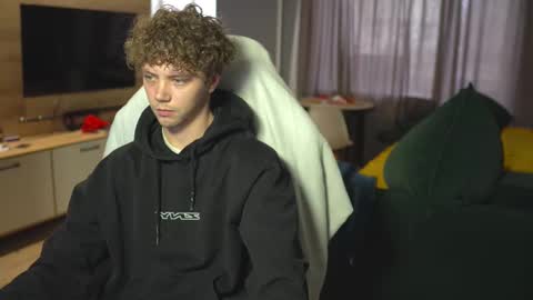 OLIVERpvt is open online show from March 6, 2025, 12:09 pm