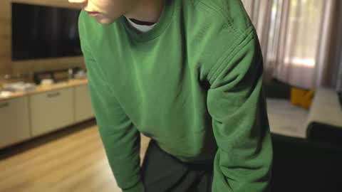 OLIVERpvt is open online show from September 17, 2025, 6:15 am