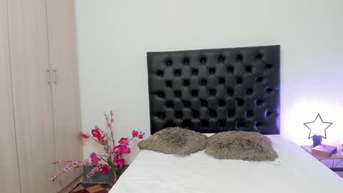 Snapshot of _sussi_ chatting on February 5, 2025, 1:44 pm Sussi online show from February 5, 2025, 1:44 pm