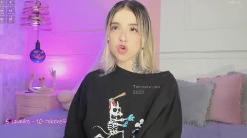 _tammarra_ online show from October 7, 2025, 10:51 pm