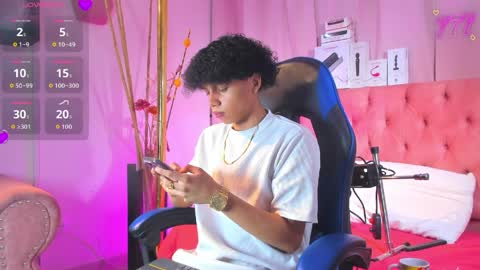 Snapshot of _taylor_black chatting on April 6, 2026, 9:49 pm Taylor online show from April 6, 2026, 9:49 pm