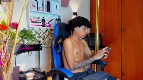 Snapshot of _taylor_black chatting on May 5, 2026, 8:17 pm Taylor online show from May 5, 2026, 8:17 pm