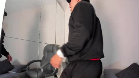 _taylorblack online show from April 9, 2026, 11:37 am