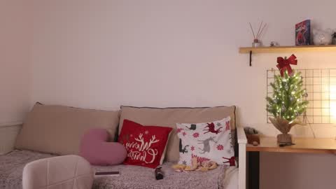 Annie online show from January 10, 2025, 7:25 am