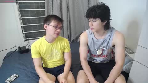 Snapshot of _the_neighbors chatting on February 21, 2025, 1:22 am Scot y Patrick online show from February 21, 2025, 1:22 am