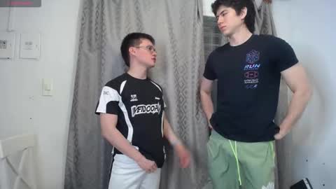 Snapshot of _the_neighbors chatting on October 21, 2025, 12:44 am Scot y Patrick online show from October 21, 2025, 12:44 am