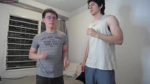 Snapshot of _the_neighbors chatting on November 10, 2025, 1:15 am Scot y Patrick online show from November 10, 2025, 1:15 am