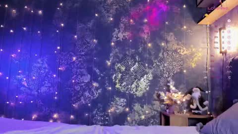 _thenightmoon_ online show from December 18, 2025, 1:55 am