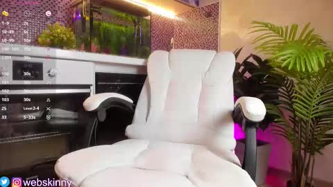 Julia online show from September 17, 2025, 3:30 am