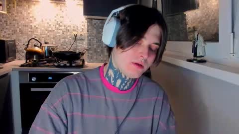 _torfin_ online show from February 23, 2026, 10:18 pm