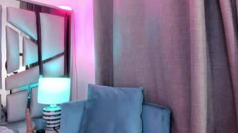 _valeria_saenz_ online show from April 11, 2026, 7:56 am