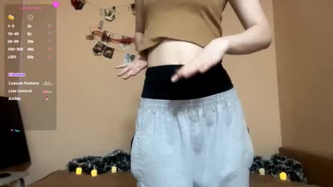 Snapshot of _velvetvibe_ chatting on December 18, 2025, 4:13 pm Mia online show from December 18, 2025, 4:13 pm