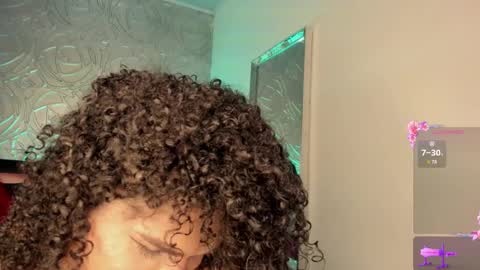 Venus online show from December 19, 2025, 4:52 am