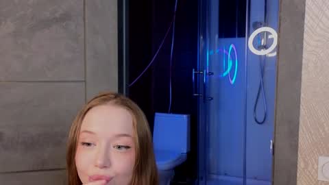 Violet online show from February 5, 2025, 11:28 pm