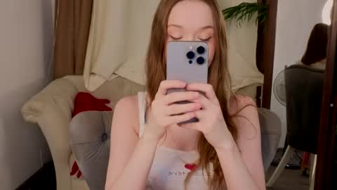 Violet online show from March 6, 2025, 8:37 pm