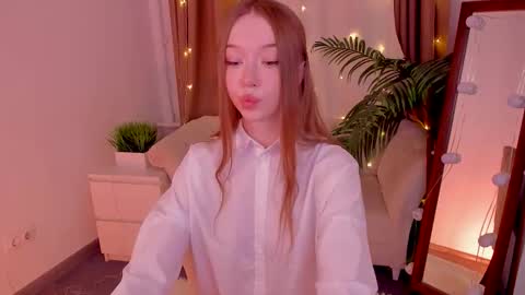 Violet online show from October 19, 2025, 1:28 am