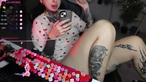 Alis online show from December 17, 2025, 7:53 pm