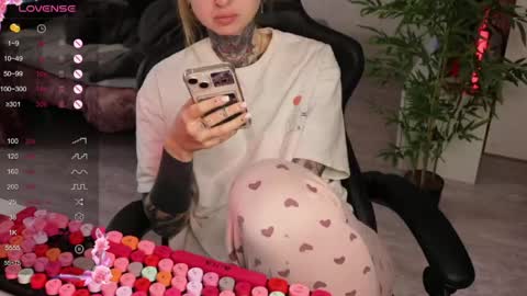 Snapshot of _viv1an_ chatting on May 3, 2026, 6:41 am Alis online show from May 3, 2026, 6:41 am