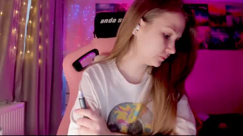 Snapshot of _witch__ chatting on January 12, 2025, 8:04 am Enni online show from January 12, 2025, 8:04 am