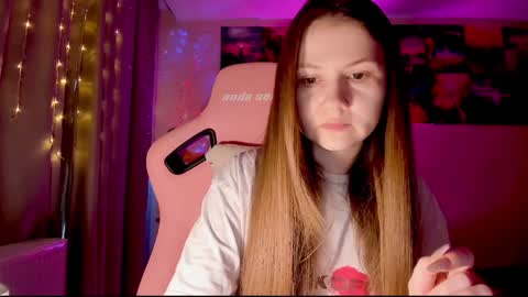 Snapshot of _witch__ chatting on January 19, 2025, 8:18 am Enni online show from January 19, 2025, 8:18 am