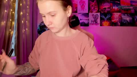 Snapshot of _witch__ chatting on February 2, 2025, 8:57 am Enni online show from February 2, 2025, 8:57 am