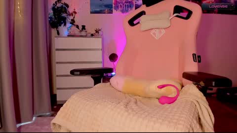 Snapshot of _witch__ chatting on February 7, 2025, 1:53 pm Enni online show from February 7, 2025, 1:53 pm