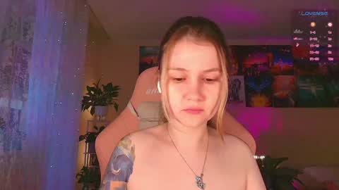 Snapshot of _witch__ chatting on November 6, 2025, 7:31 am Enni online show from November 6, 2025, 7:31 am