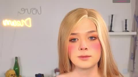 LITTLE FOX online show from October 18, 2025, 11:55 am