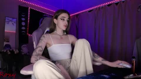 Snapshot of _yourwetdreams_ chatting on April 19, 2026, 8:57 am Roxy online show from April 19, 2026, 8:57 am