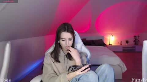 Nicole  Thomas  Dave online show from December 3, 2024, 2:16 pm