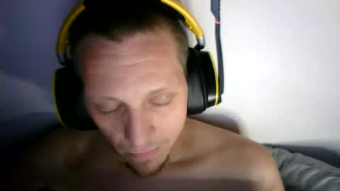 Snapshot of a_bored_dragon chatting on November 5, 2025, 1:49 am A Bored Dragon online show from November 5, 2025, 1:49 am