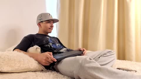 alejo online show from December 1, 2024, 9:26 pm