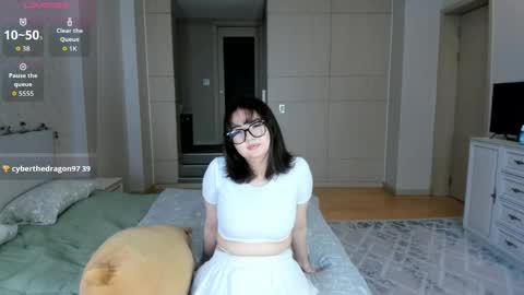 Snapshot of aaariel chatting on April 11, 2026, 8:51 am Ari online show from April 11, 2026, 8:51 am