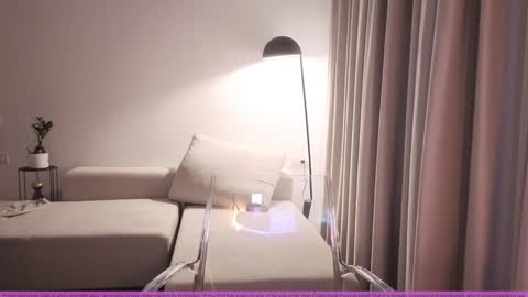 Snapshot of aalliyahh chatting on October 4, 2025, 8:18 pm Fren online show from October 4, 2025, 8:18 pm