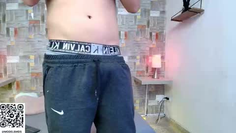 Aaron y Antonella online show from November 9, 2025, 9:02 pm