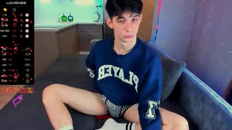 Snapshot of aaron_bang chatting on October 12, 2025, 1:26 am Aaron Bang online show from October 12, 2025, 1:26 am