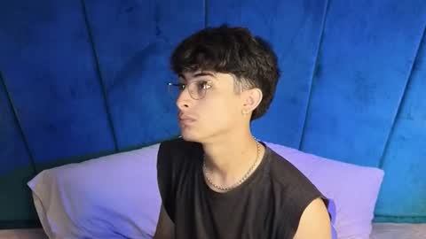 Aaron Ezequiel online show from October 19, 2025, 8:42 pm