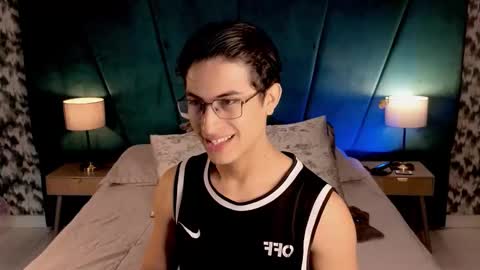 Snapshot of aaron_eze chatting on May 29, 2026, 12:58 pm Aaron Ezequiel online show from May 29, 2026, 12:58 pm