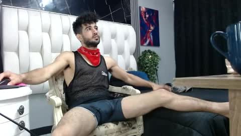 aaron_jones_1 online show from April 16, 2026, 10:12 pm