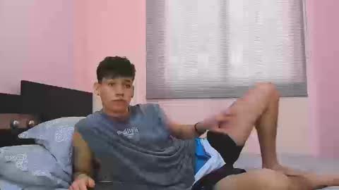 aaron_sexy_body online show from December 22, 2025, 9:23 pm