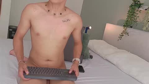 AARON  online show from September 25, 2025, 7:39 pm