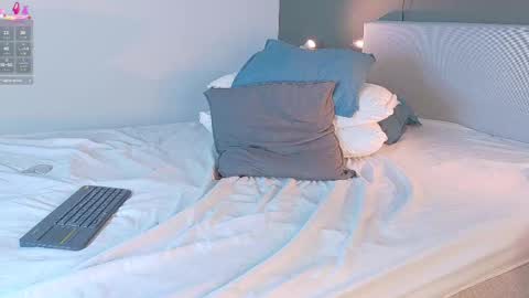 AARON  online show from October 1, 2025, 8:04 pm