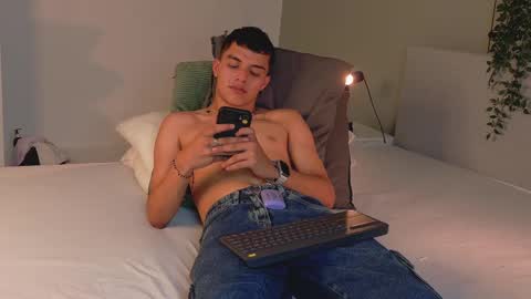 AARON  online show from October 3, 2025, 12:18 am