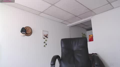 Snapshot of aaronblack1_ chatting on September 23, 2025, 3:59 pm Heyy my name is Aaron online show from September 23, 2025, 3:59 pm