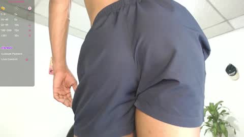 Snapshot of aaronblack1_ chatting on December 18, 2025, 3:34 am Heyy my name is Aaron online show from December 18, 2025, 3:34 am