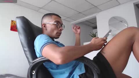 Snapshot of aaronblack1_ chatting on January 31, 2026, 9:57 pm Heyy my name is Aaron online show from January 31, 2026, 9:57 pm